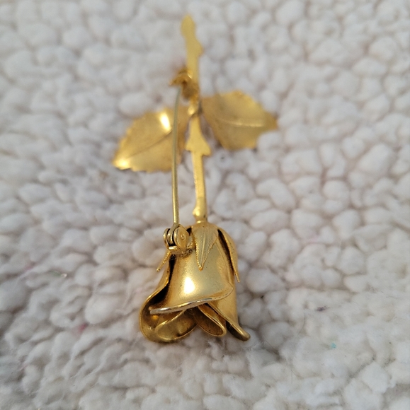 Vintage Goldtone Plated Rose Brooch Pin with Leaves - Picture 5 of 6